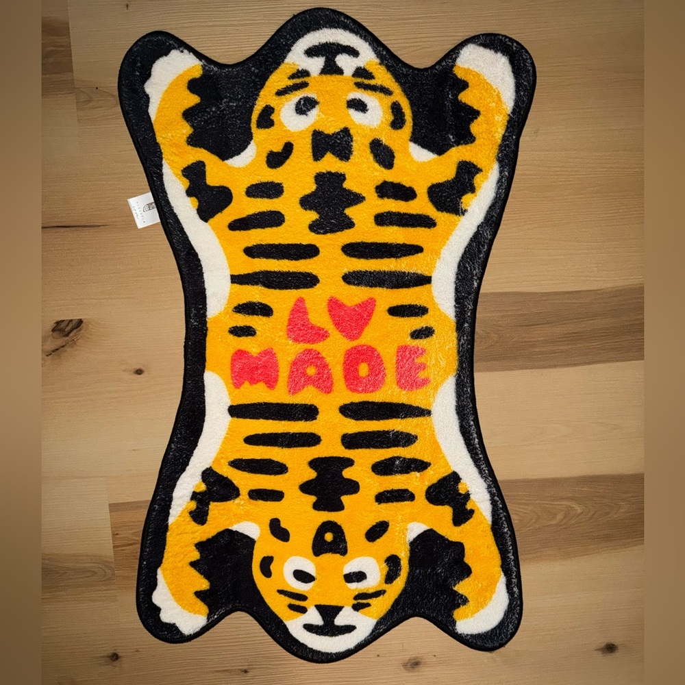 LV Tiger Rug with Design